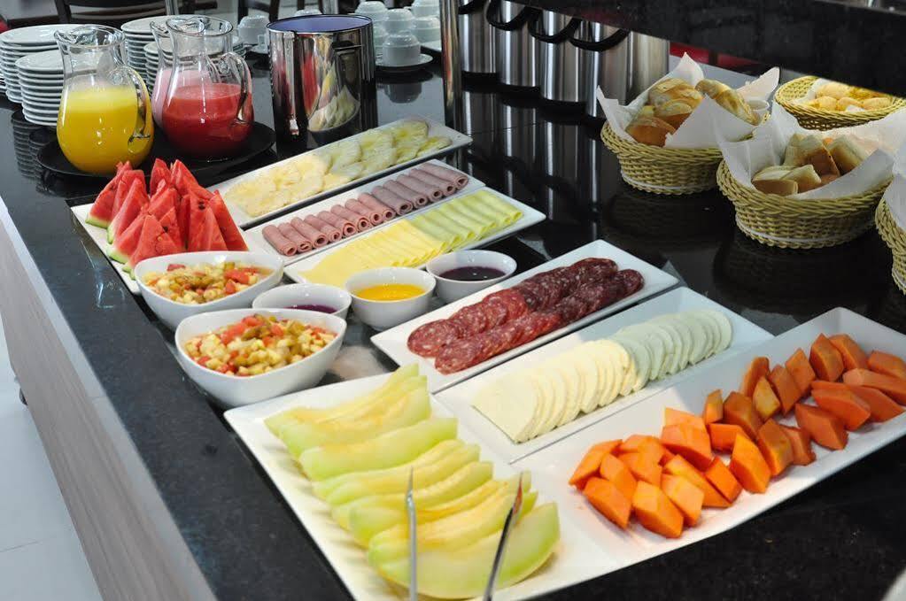 Tainá - Aeroporto Cuiabá Hotel Várzea Grande